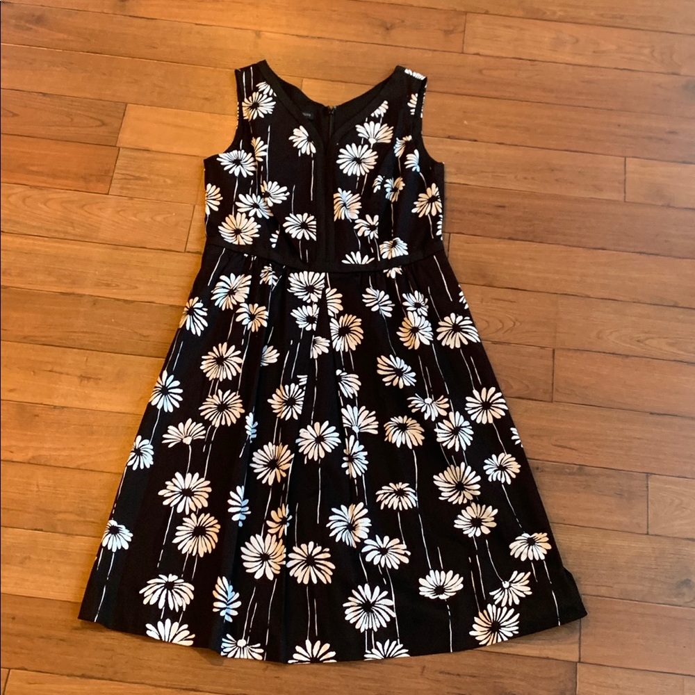 Cute Black and White Floral Dress Petite